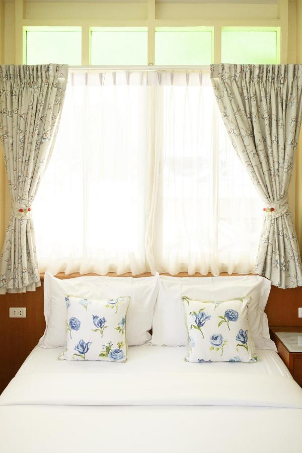 Hostel Baan Dinso Bangkok Zewnętrze zdjęcie
