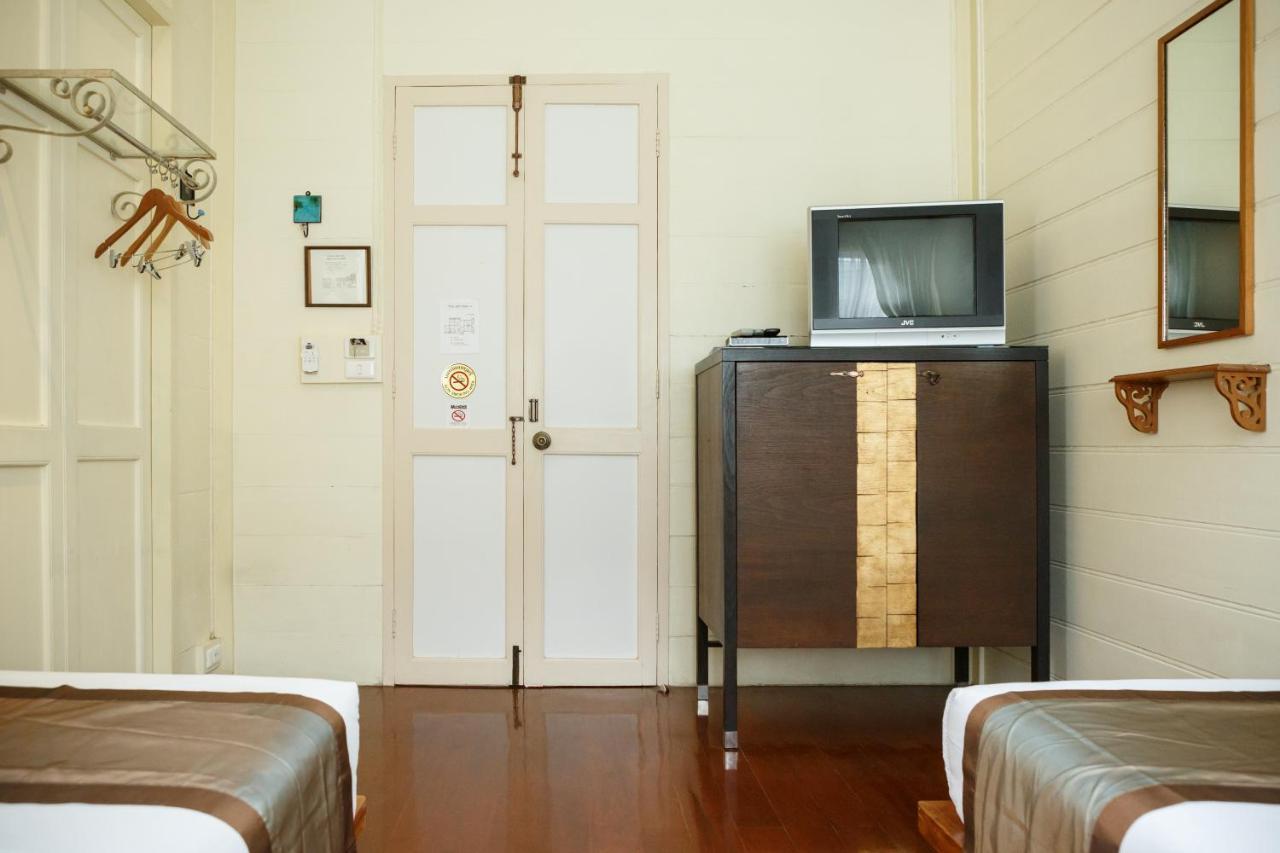 Hostel Baan Dinso Bangkok Zewnętrze zdjęcie