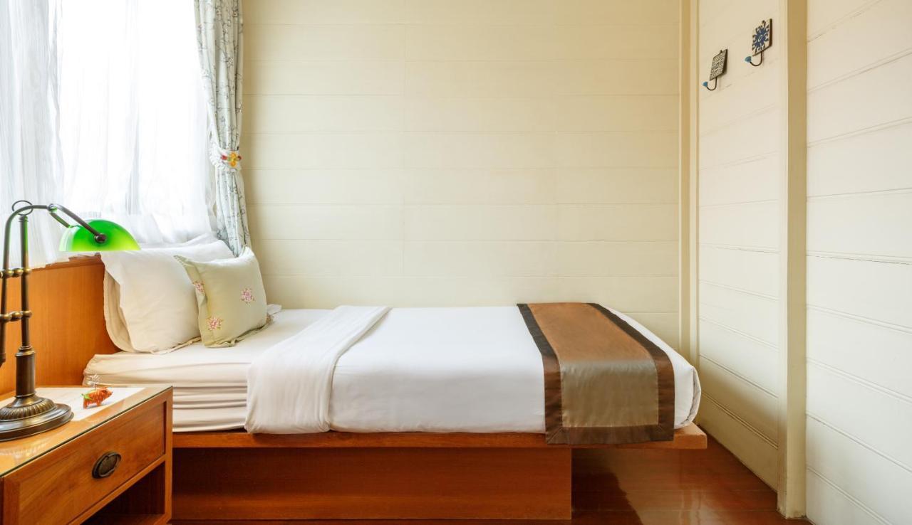 Hostel Baan Dinso Bangkok Zewnętrze zdjęcie