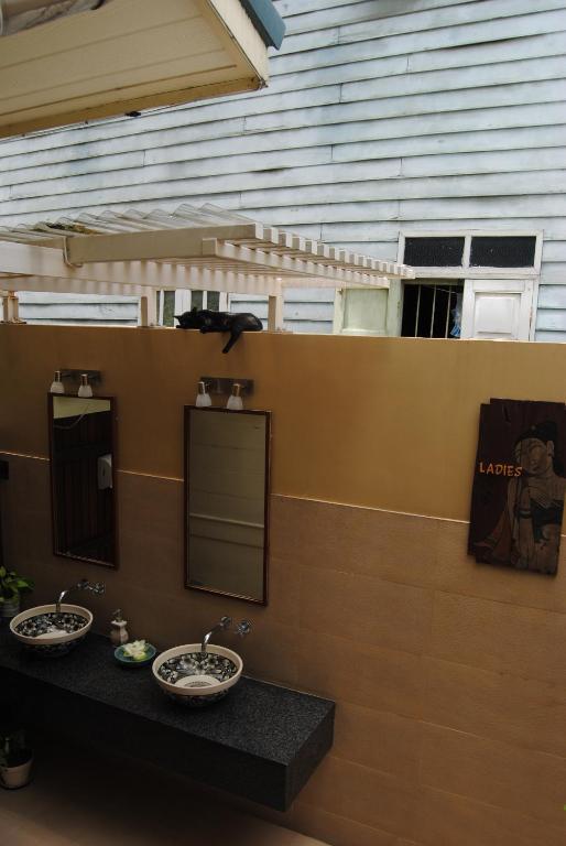 Hostel Baan Dinso Bangkok Zewnętrze zdjęcie