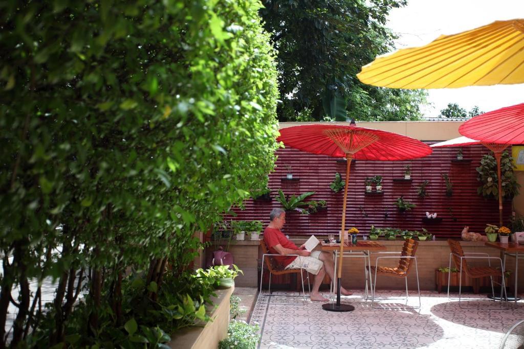 Hostel Baan Dinso Bangkok Zewnętrze zdjęcie
