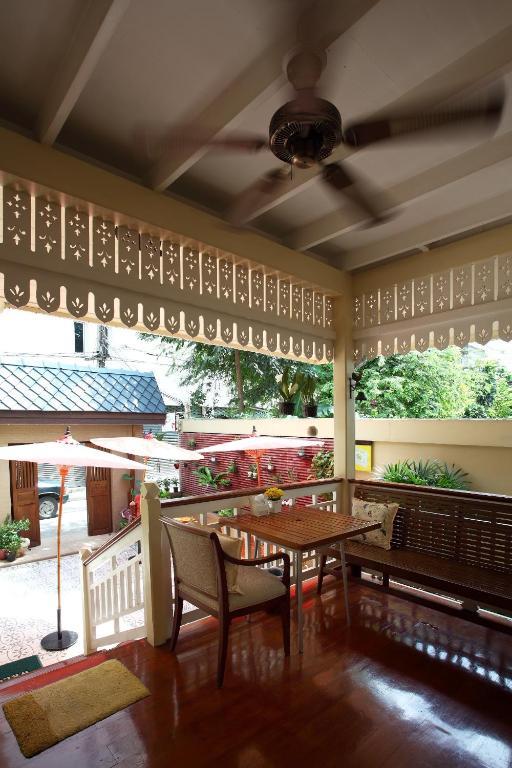 Hostel Baan Dinso Bangkok Zewnętrze zdjęcie