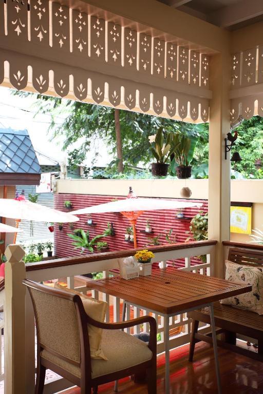 Hostel Baan Dinso Bangkok Zewnętrze zdjęcie